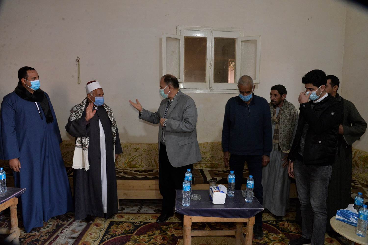 محافظ أسيوط يقدم واجب العزاء لأسر ضحايا حادث غرق سيارة بنهر النيل بمركز صدفا ويوجه بتقديم كافة أوجه الدعم 