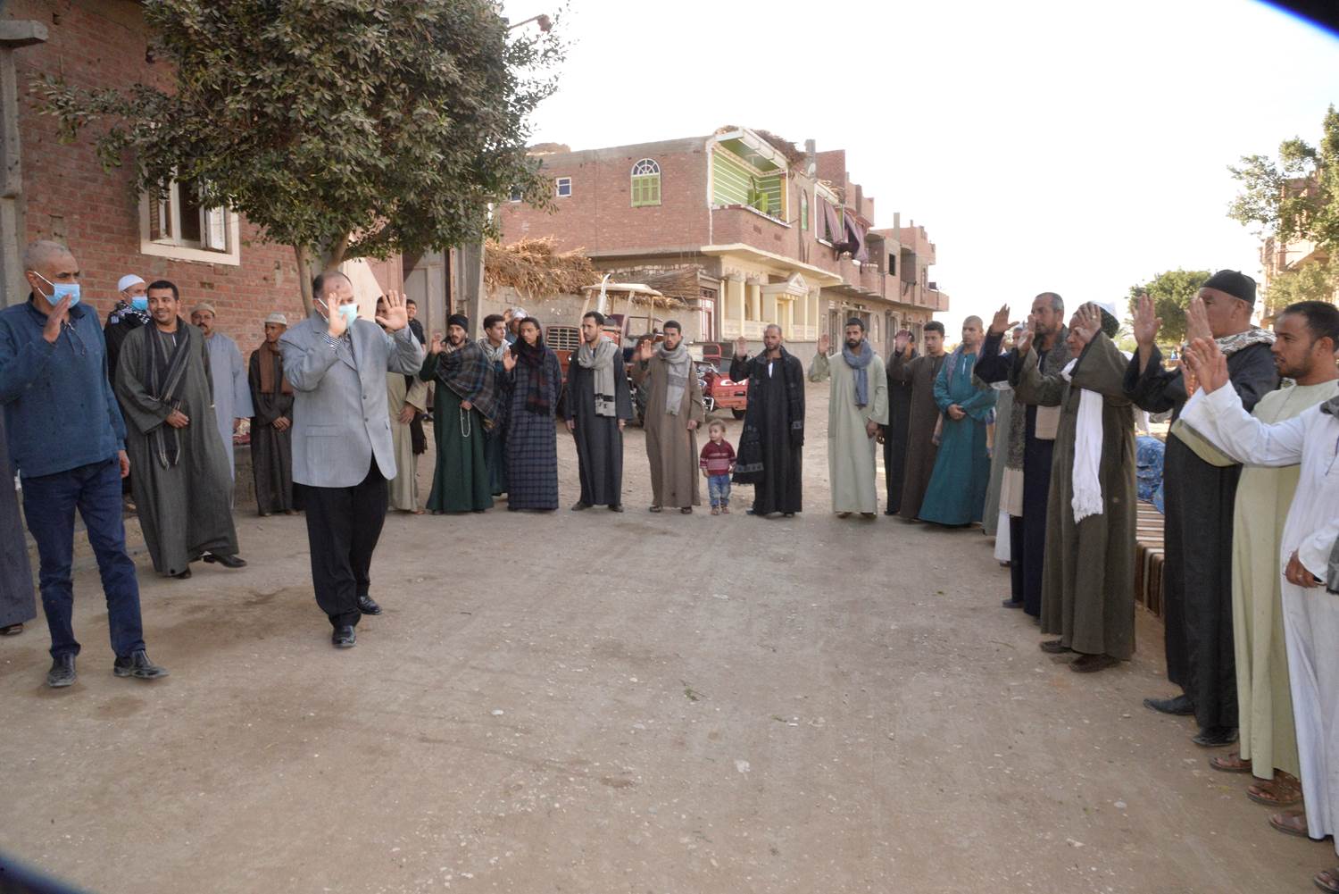 محافظ أسيوط يقدم واجب العزاء لأسر ضحايا حادث غرق سيارة بنهر النيل بمركز صدفا ويوجه بتقديم كافة أوجه الدعم 