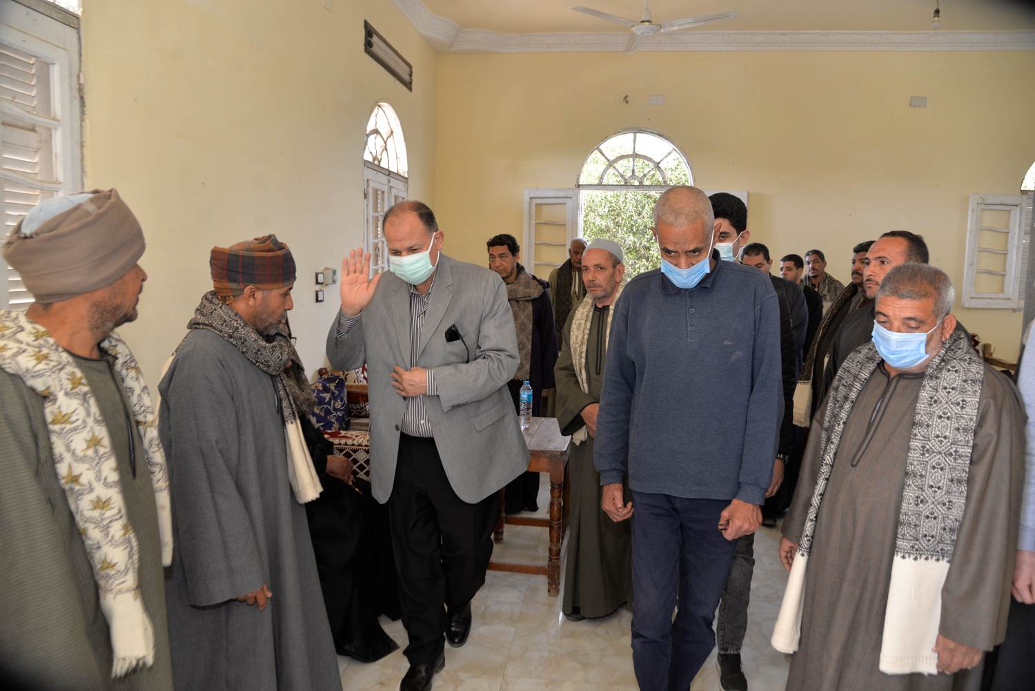 محافظ أسيوط يقدم واجب العزاء لأسر ضحايا حادث غرق سيارة بنهر النيل بمركز صدفا ويوجه بتقديم كافة أوجه الدعم 