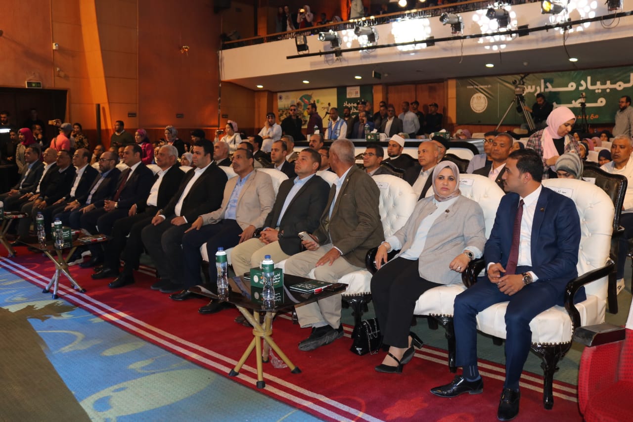 محافظ السويس : متابعة الطلاب لقناة مدرستنا توفر لهم الوقت والمال 