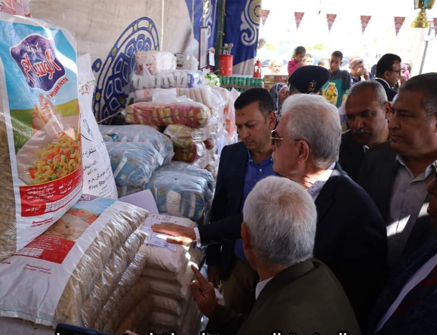 فوده : توزيع 10 طن أرز و10 طن دقيق و 10 ظن سكر و10 آلاف عبوة زيت 