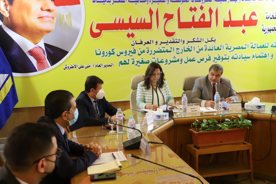 سعفان ومحافظ دمياط يلتقيان العمالة العائدة من الخارج لمساعدتهم في عمل مشروعات صغيرة