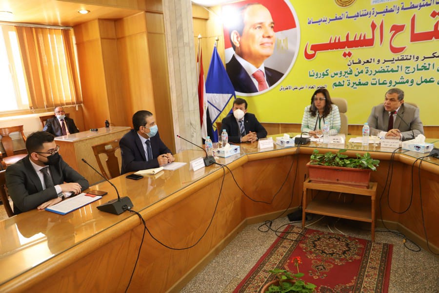 سعفان ومحافظ دمياط يلتقيان العمالة العائدة من الخارج لمساعدتهم في عمل مشروعات صغيرة