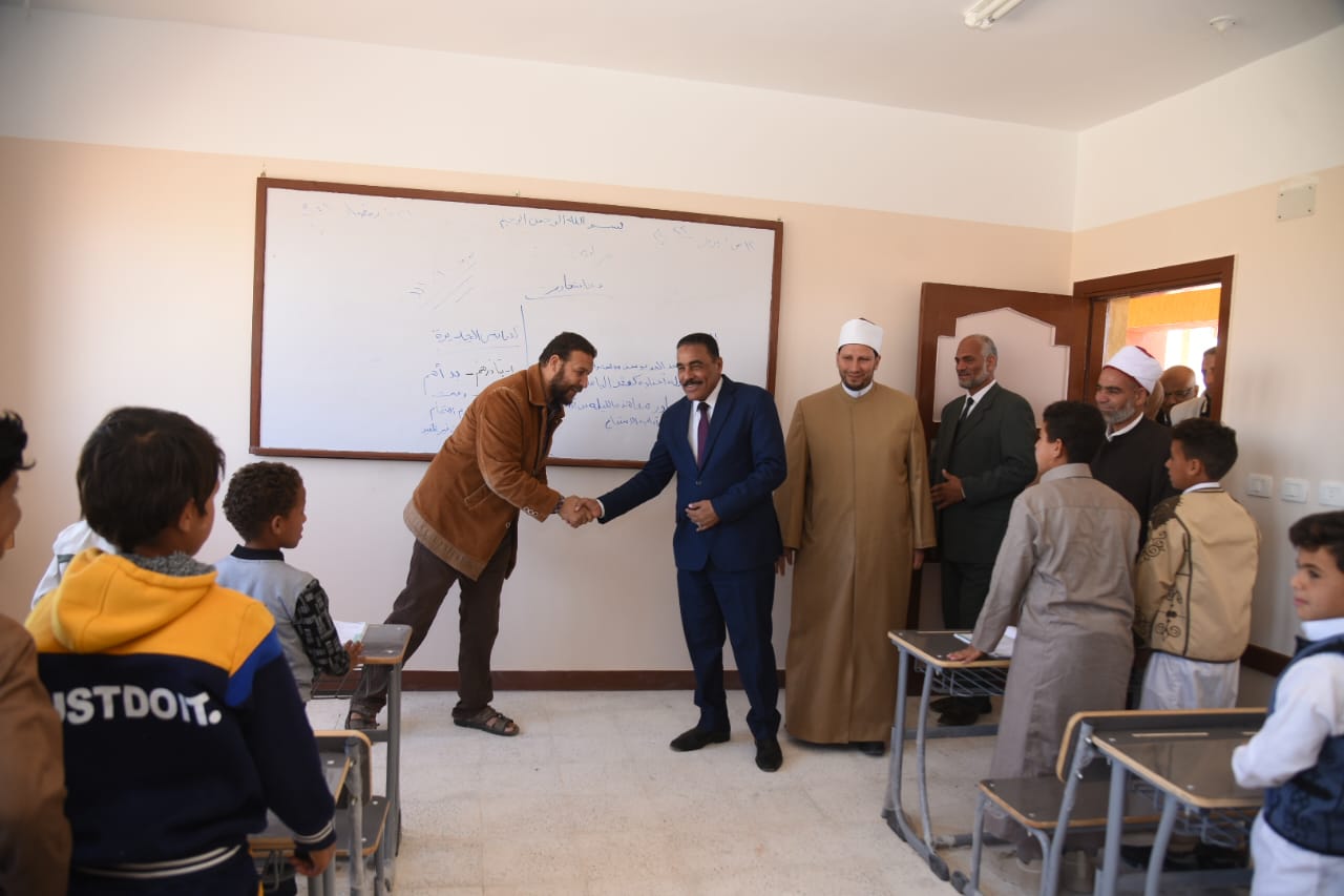 محافظ مطروح يفتتح معهد عين زهرة الابتدائى بقرية ابو شروف بسيوة