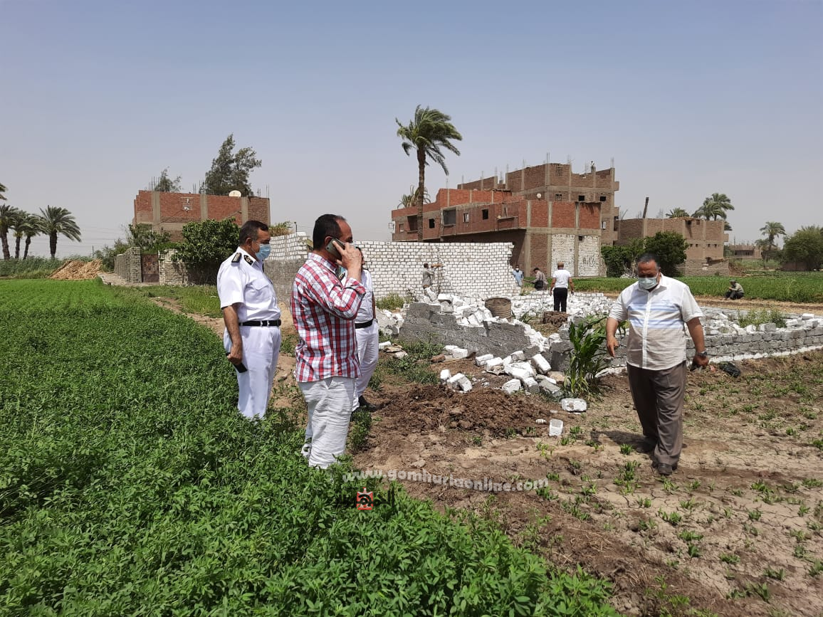 محافظ أسيوط: إزالة تعديات على أراضي زراعية بقرية منقباد خلال حملة برئاسة السكرتير العام والمساعد وتكثيف الحملات خلال أجازة العيد