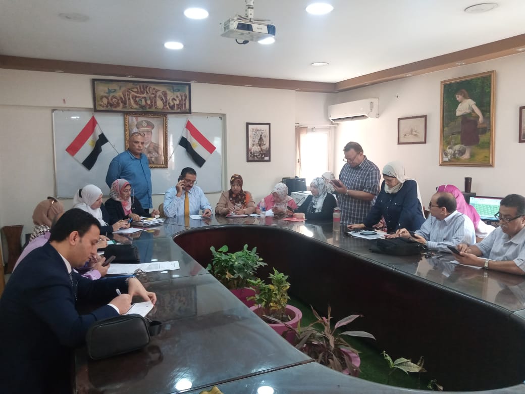 مدير تعليم الجيزة يتابع الإمتحانات من غرفة عمليات المديرية