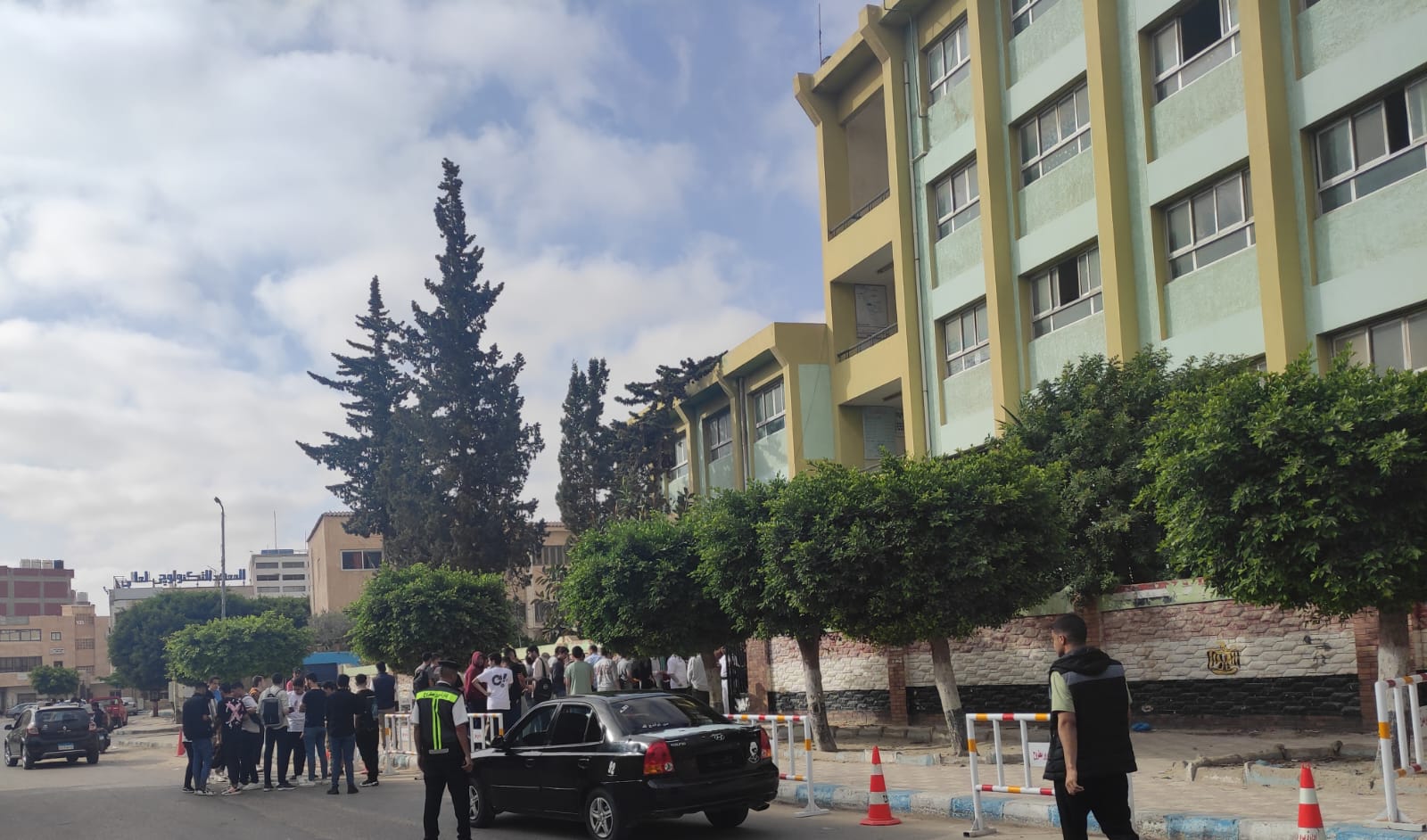 2662 طالبا يؤدون امتحانات الشهادة الثانوية أمام 13 لجنة بمطروح