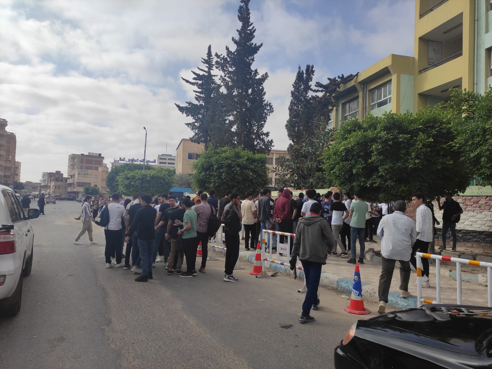 2662 طالبا يؤدون امتحانات الشهادة الثانوية أمام 13 لجنة بمطروح