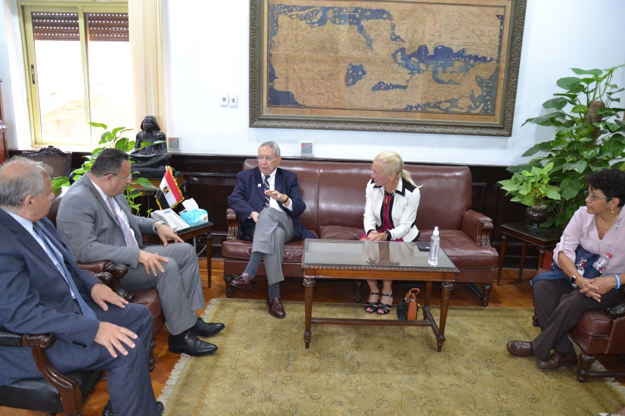 رئيس جامعة الاسكندرية يستقبل وفدين من جامعتى اوشن كونتى ونيو جيرسى الامريكتين 