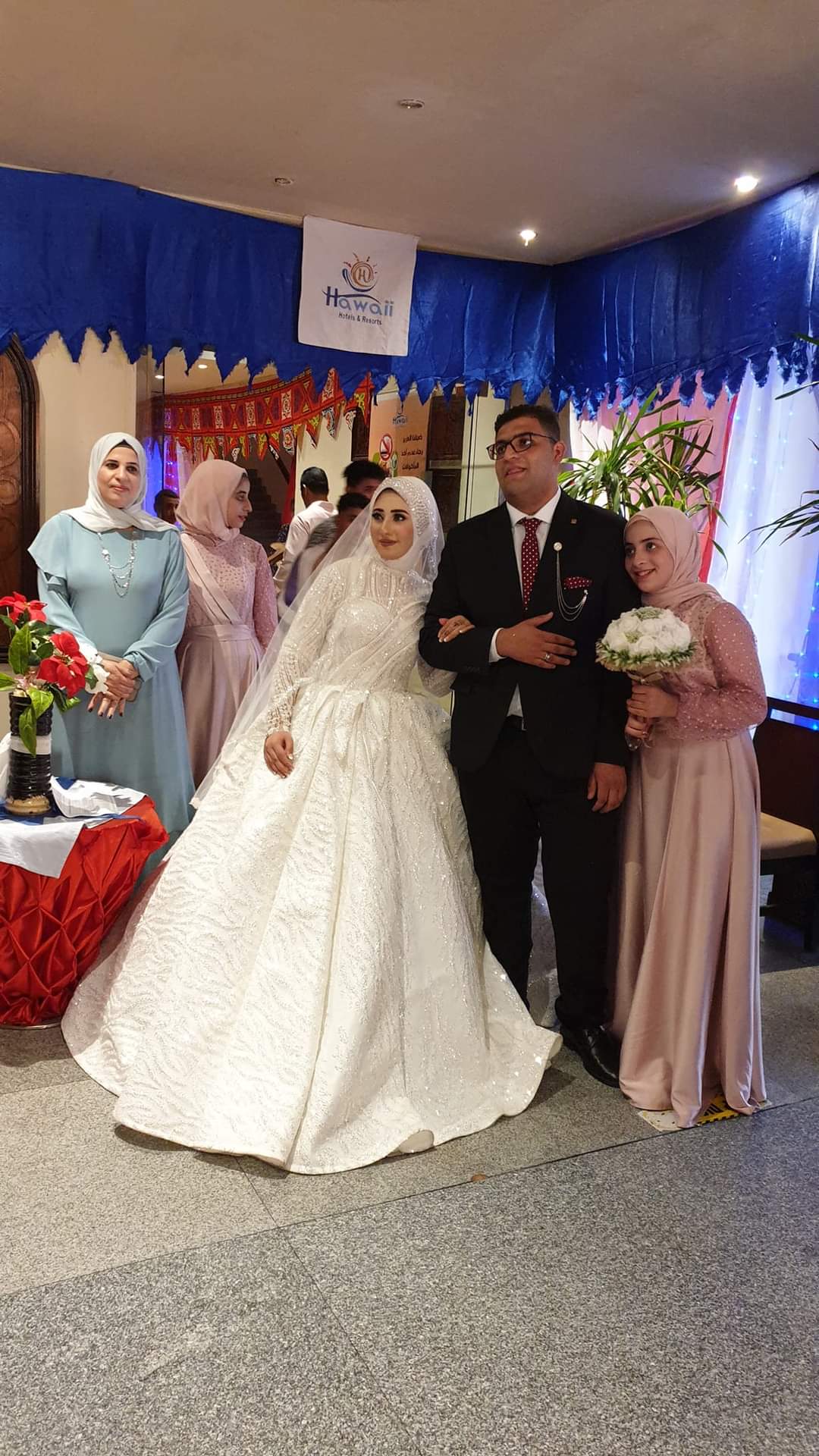 سياح البحرالأحمر يرقصون علي الربابة والمزمار البلدى