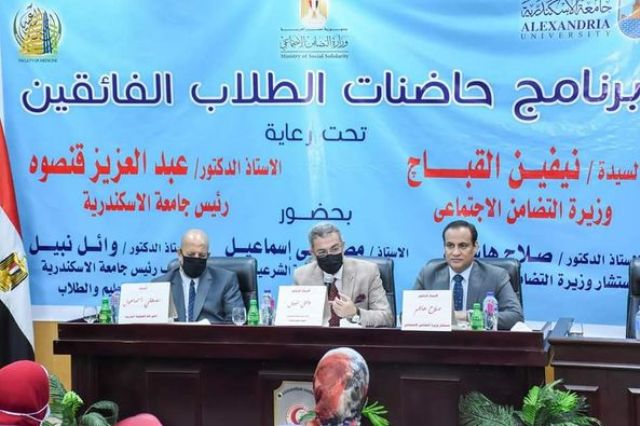 التضامن: 581 طالبا وباحثا بـ5 كليات استفادوا من برنامج حاضنات الفائقين