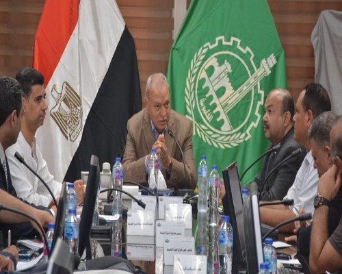 محافظ القليوبية يبحث إنشاء كوبري مُشاة على محورالفريق العصار