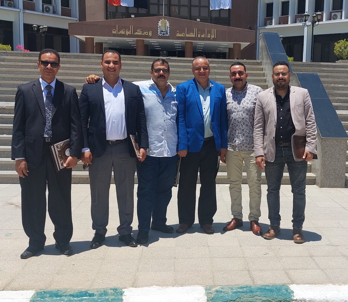 رئيس جامعة أسيوط يكرم العسيري الصحفي الجمهورية أون لاين 