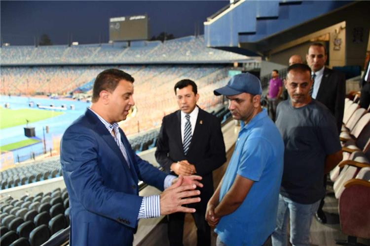 أشرف صبحي يتفقد استاد القاهرة استعدادًا لمباراة الأهلي والزمالك
