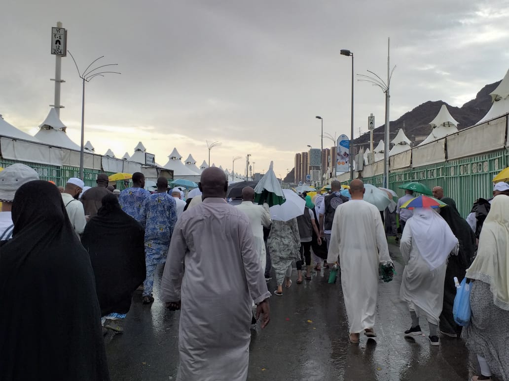  رئيس بعثة حج التضامن يزور مخيمات منى للاطمئنان على حجيج الجمعيات الاهلية