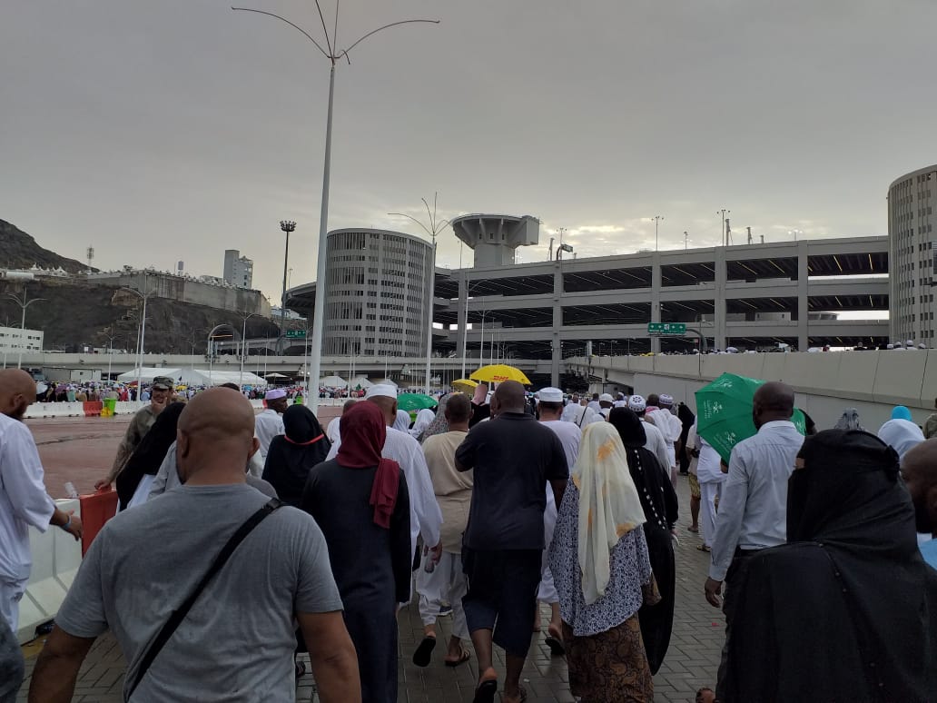  رئيس بعثة حج التضامن يزور مخيمات منى للاطمئنان على حجيج الجمعيات الاهلية