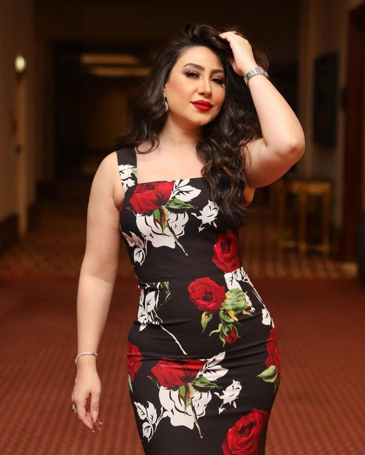 بملابس مبهجة .. بوسى تخطف القلوب عبر إنستجرام