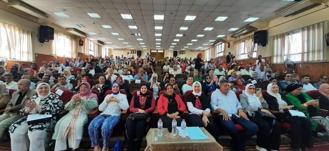 إحتفالية فنية بالعيد القومي للمحافظة بمسرح مدرسة الزقازيق الثانوية 