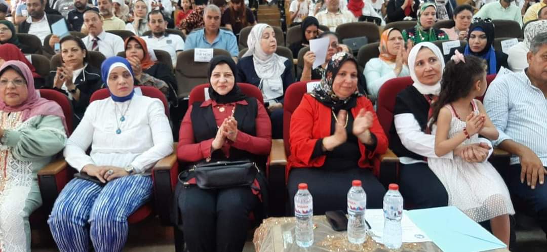 إحتفالية فنية بالعيد القومي للمحافظة بمسرح مدرسة الزقازيق الثانوية 