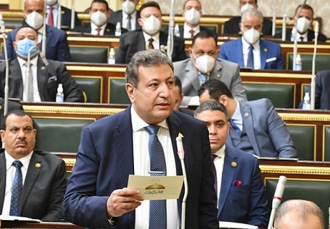 النائب طارق شكري أثناء أدائه اليمين الدستورية