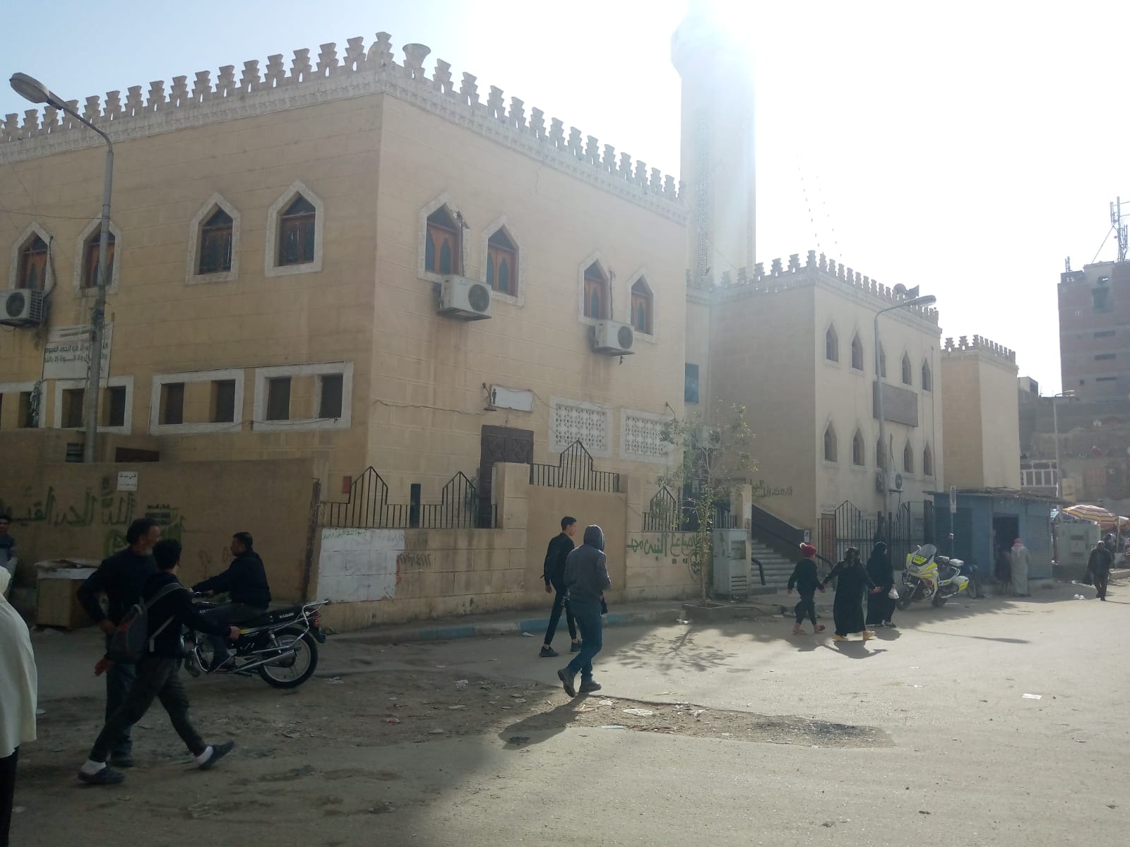 أمن السويس يحرر شارعي يحيى والفلانك بعد احتلال الباعة الجائلين لها لعشرات السنوات