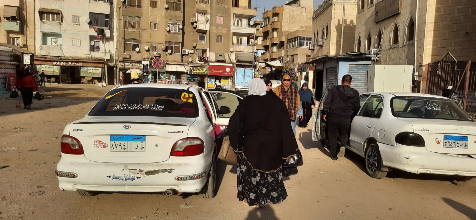 أمن السويس يحرر شارعي يحيى والفلانك بعد احتلال الباعة الجائلين لها لعشرات السنوات