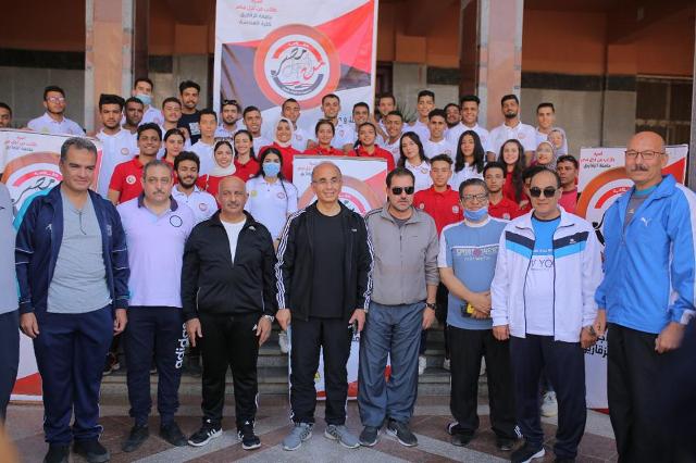 رئيس جامعة الزقازيق يتقدم ماراثون للدراجات داخل الحرم الجامعي