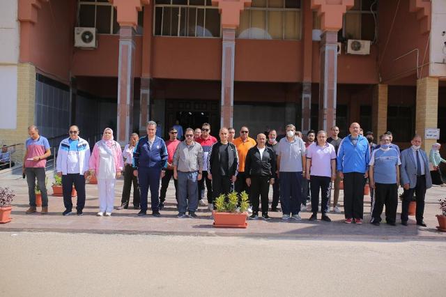 رئيس جامعة الزقازيق يتقدم ماراثون للدراجات داخل الحرم الجامعي