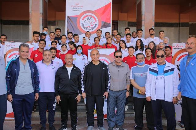 رئيس جامعة الزقازيق يتقدم ماراثون للدراجات داخل الحرم الجامعي