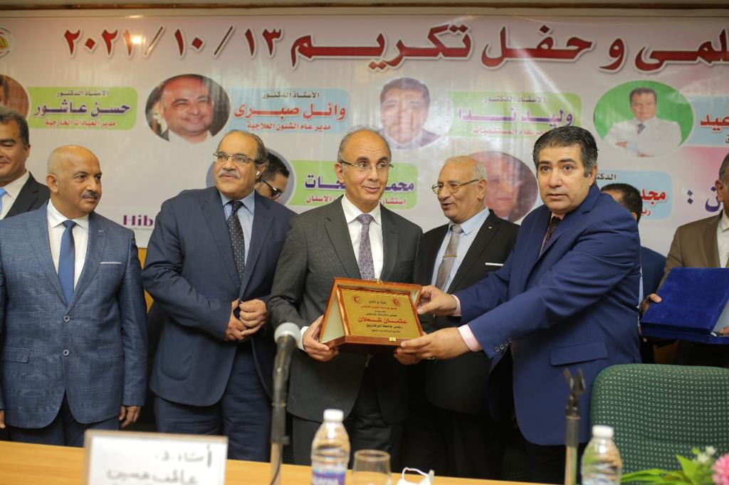 رئيس جامعة الزقازيق يشهد فعاليات اليوم العلمى لقسم الأسنان وحفل تكريم المحالين للمعاش  