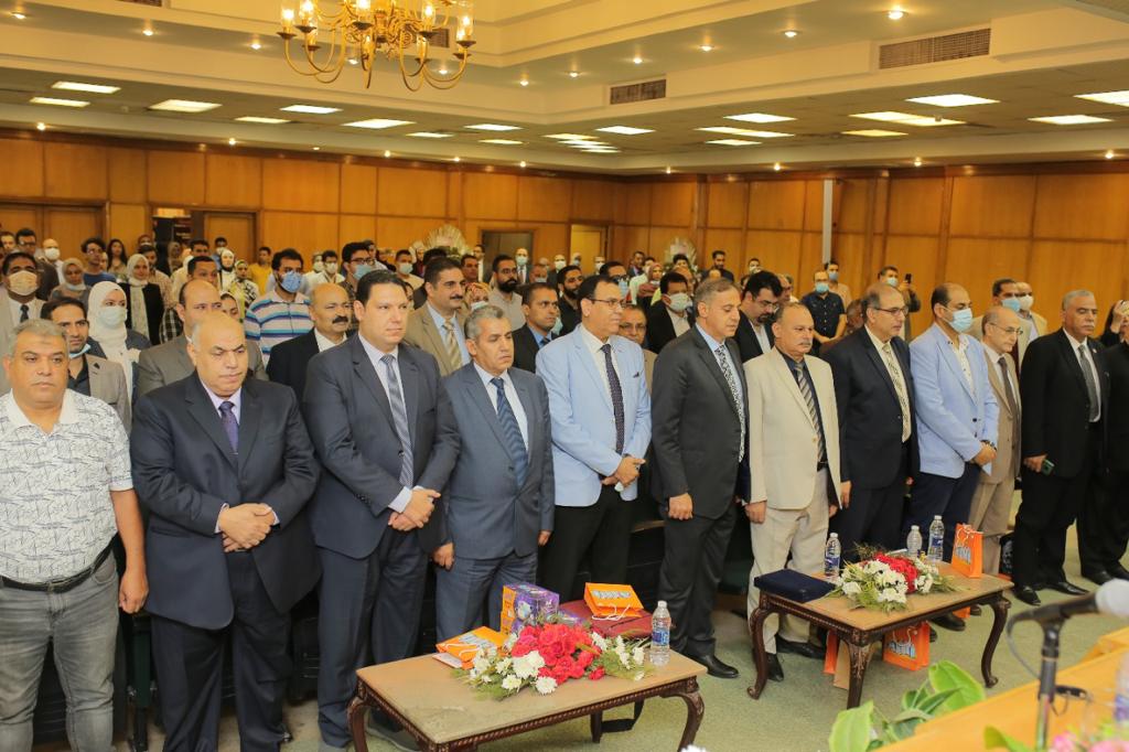 رئيس جامعة الزقازيق يشهد فعاليات اليوم العلمى لقسم الأسنان وحفل تكريم المحالين للمعاش  