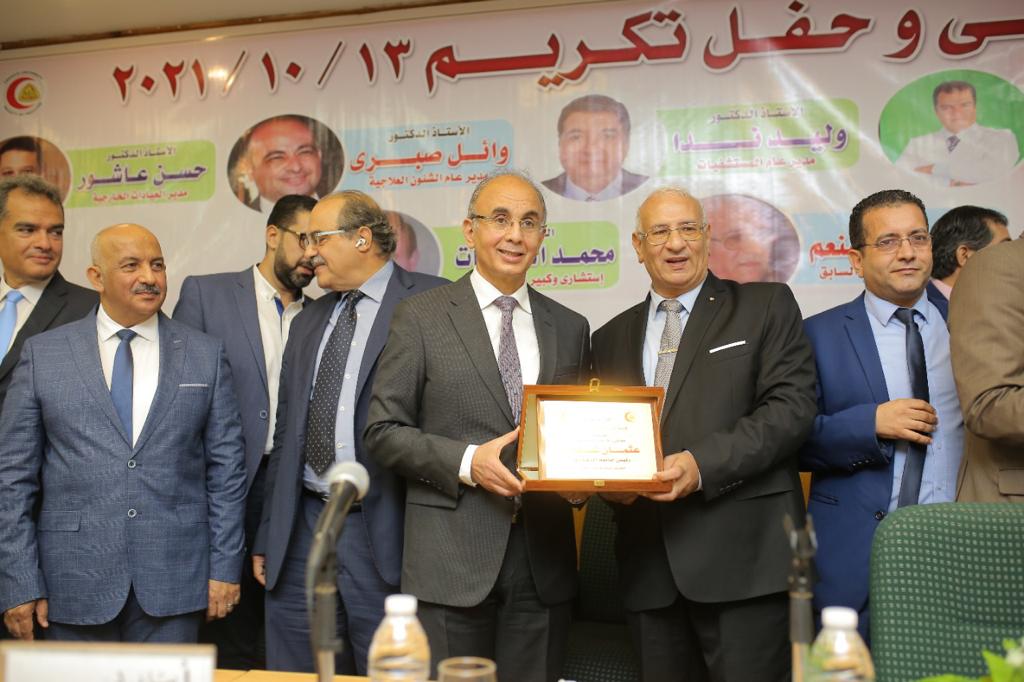 رئيس جامعة الزقازيق يشهد فعاليات اليوم العلمى لقسم الأسنان وحفل تكريم المحالين للمعاش  