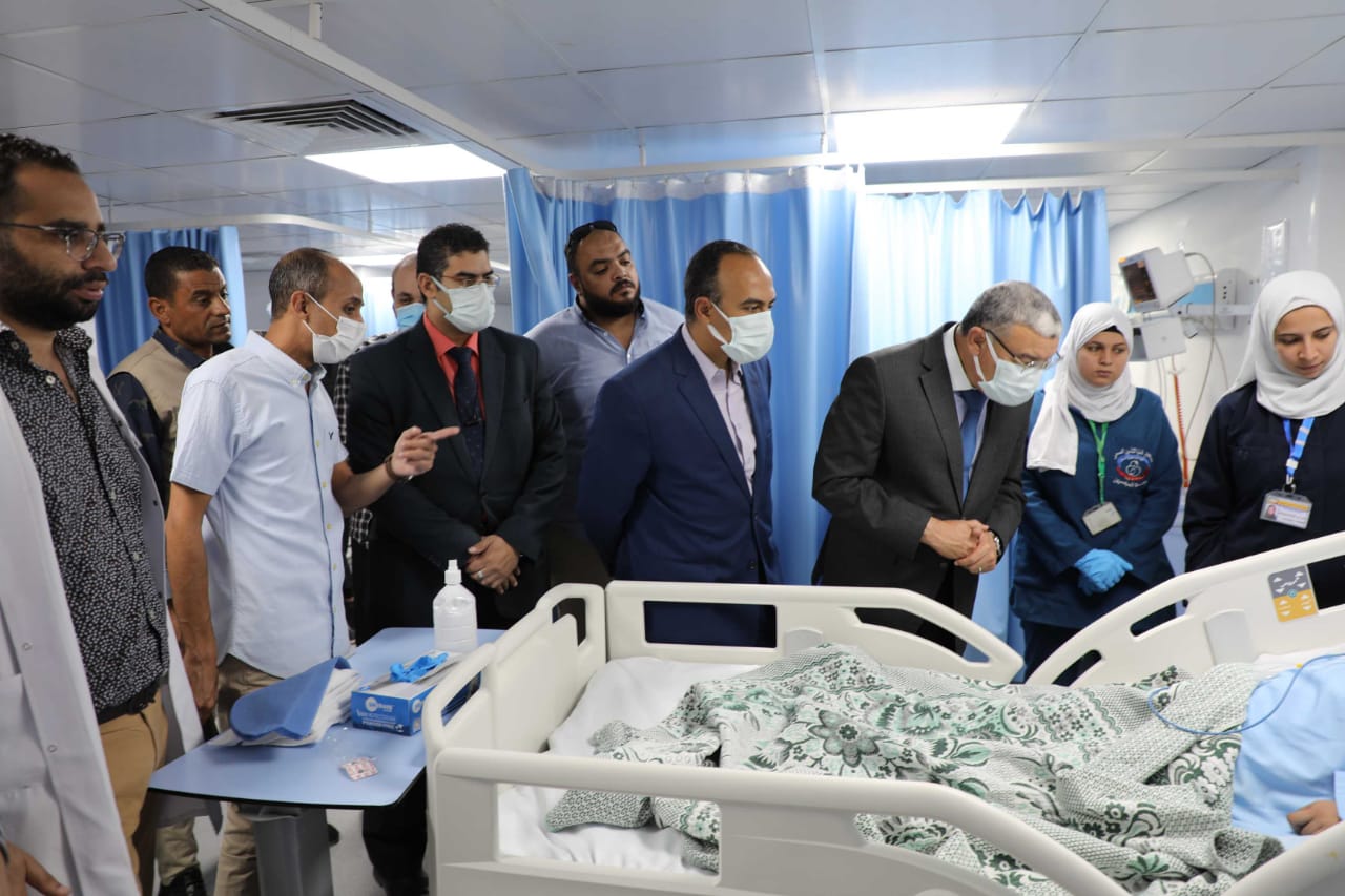 مصرع واصابة ٦طلاب فى تصادم ميكروباص وتريسكل بطريق المنيا.. صور