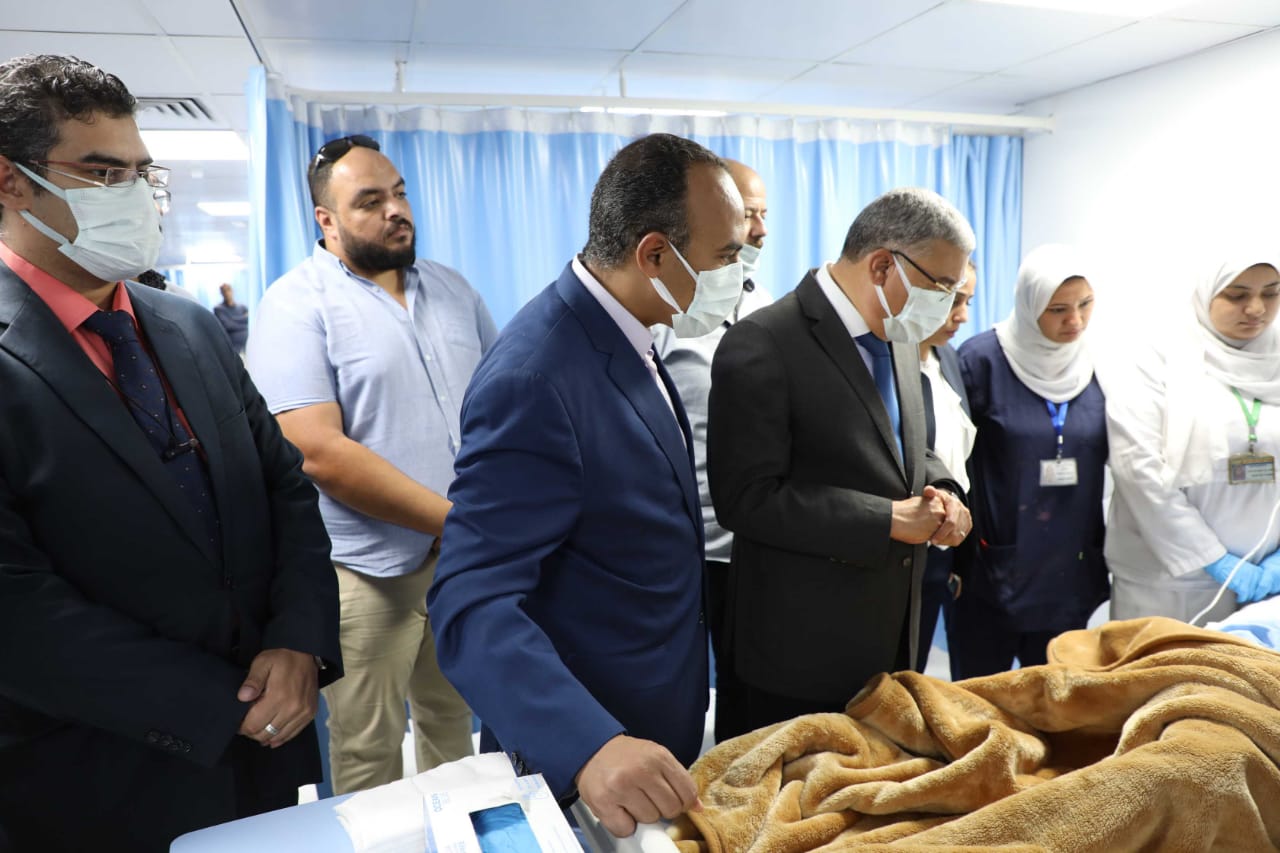 مصرع واصابة ٦طلاب فى تصادم ميكروباص وتريسكل بطريق المنيا.. صور