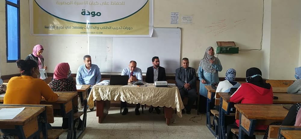الدورة التدريبية السابعة من مشروع مودة بالمعهد الفنى التجارى بقويسنا