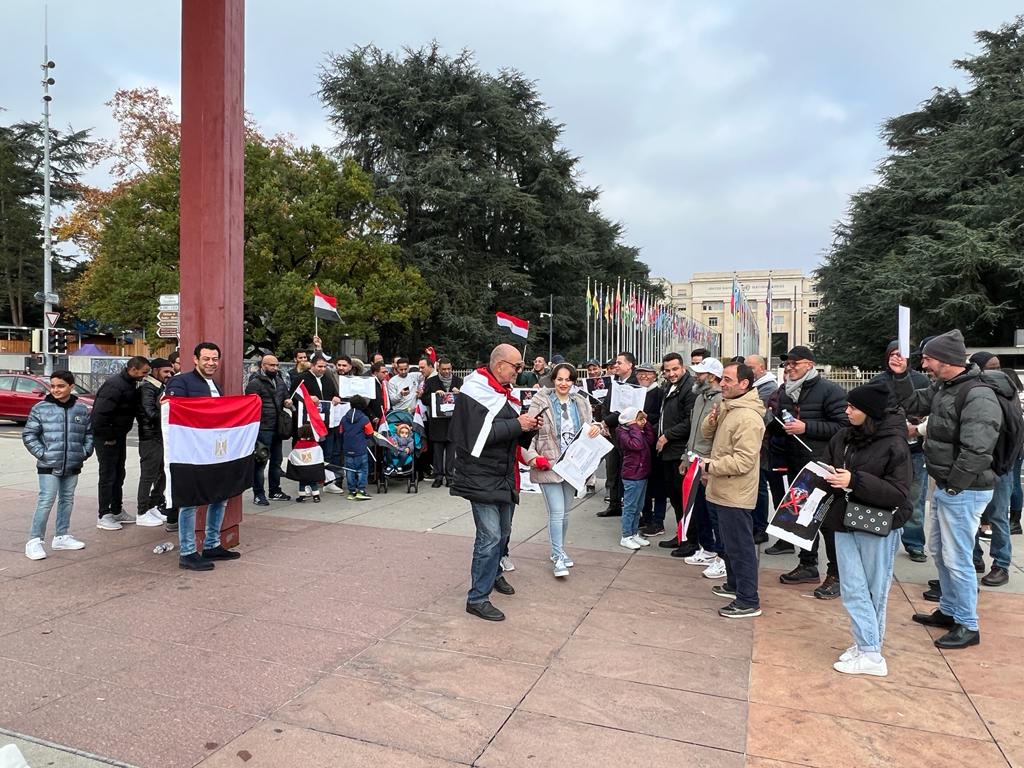 بالهتافات والاعلام..
