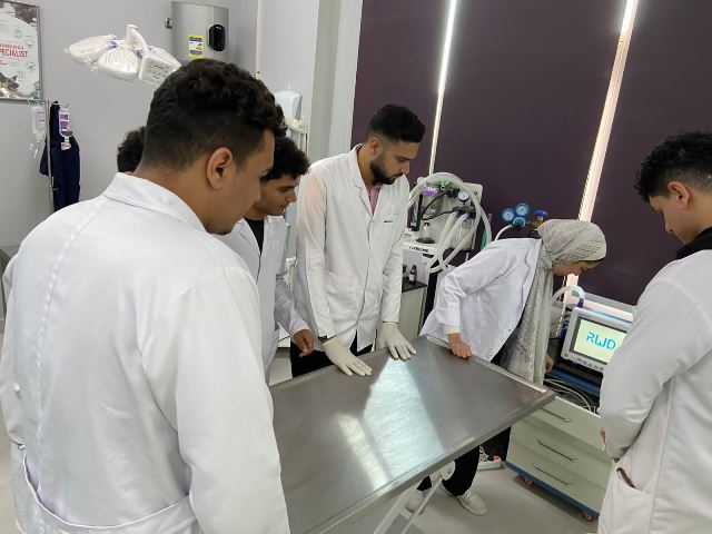 الطب البيطرى بجامعة بدر تنظم ورشة عمل للطلاب بمستشفى الحيوانات.. صور