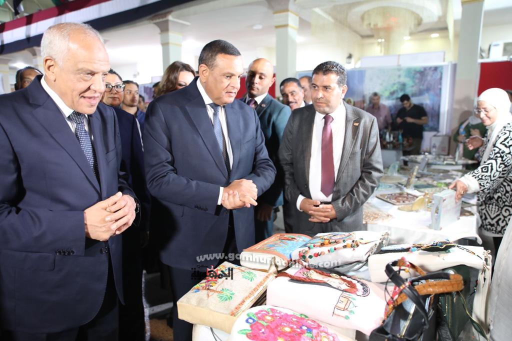 اللواء هشام أمنة خلال إفتتاح مهرجان الجيزة للتمور بنادى الزراعيين بالدقى