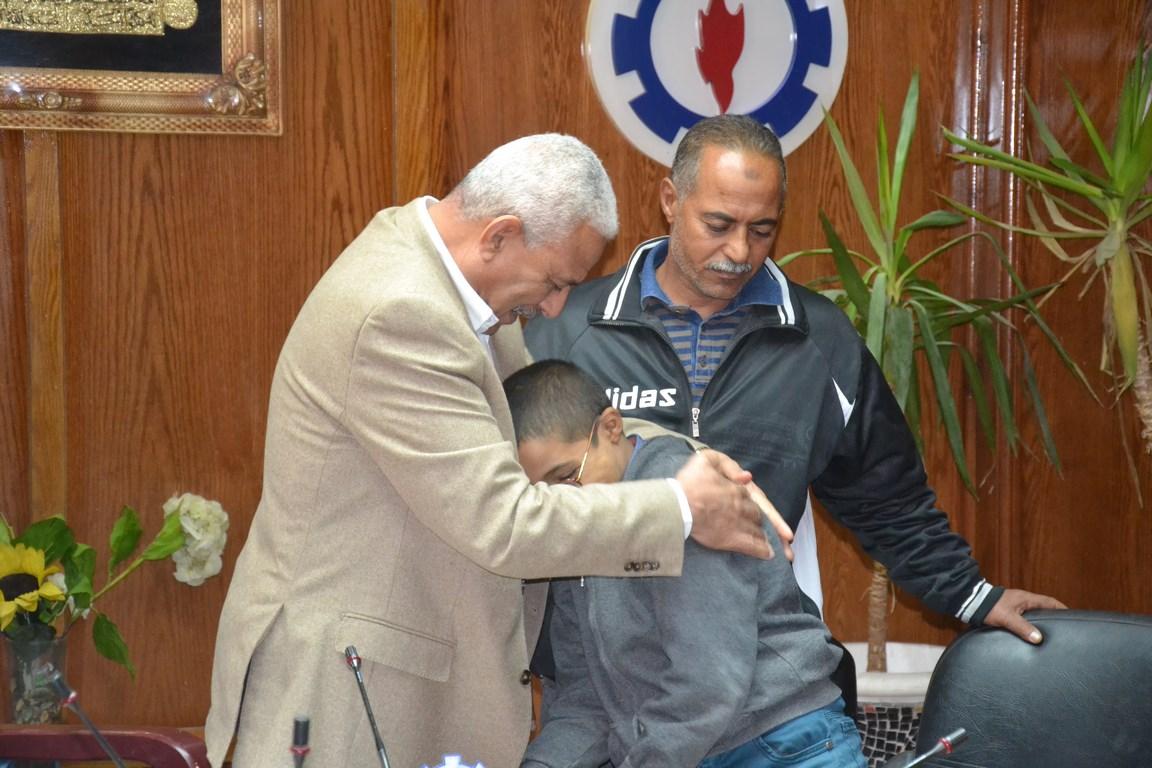  اللقاءات الجماهيرية لمحافظ السويس خرجت عن مسارها والمشكلات لم تحل 
