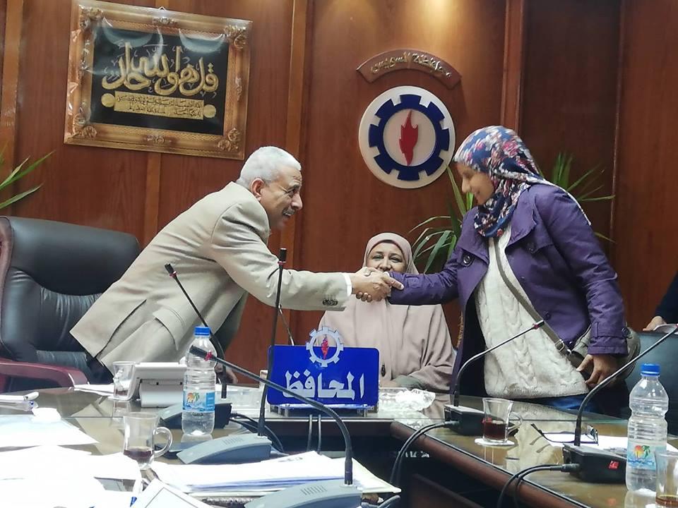  اللقاءات الجماهيرية لمحافظ السويس خرجت عن مسارها والمشكلات لم تحل 