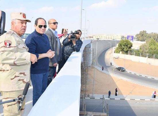 الرئيس السيسى يتفقد عدد من المشروعات بالعاصمة الجديدة