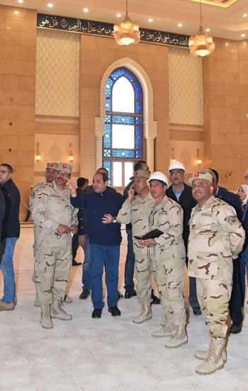 الرئيس السيسى يتفقد عدد من المشروعات بالعاصمة الجديدة