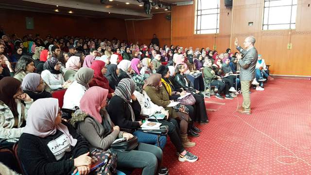 إقبال من طلاب الإعدادية والثانوية العامة على القوافل التعليمية فى بورسعيد.. بالصور