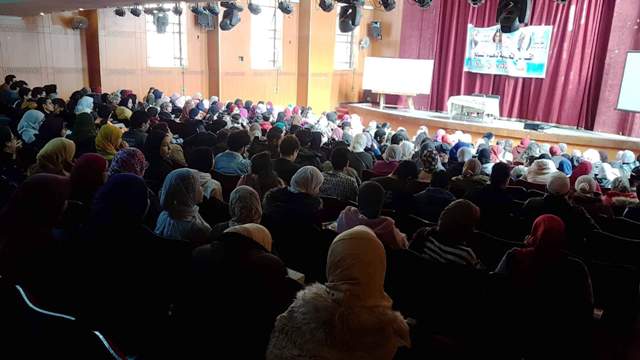 إقبال من طلاب الإعدادية والثانوية العامة على القوافل التعليمية فى بورسعيد.. بالصور