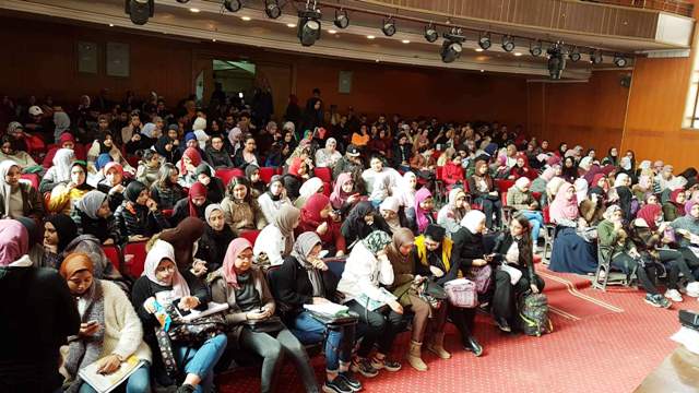 إقبال من طلاب الإعدادية والثانوية العامة على القوافل التعليمية فى بورسعيد.. بالصور