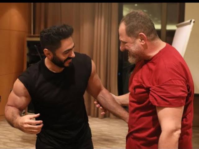 بالصور : تامر حسنى ملاكم يخطف الانظار على السوشيال ميديا