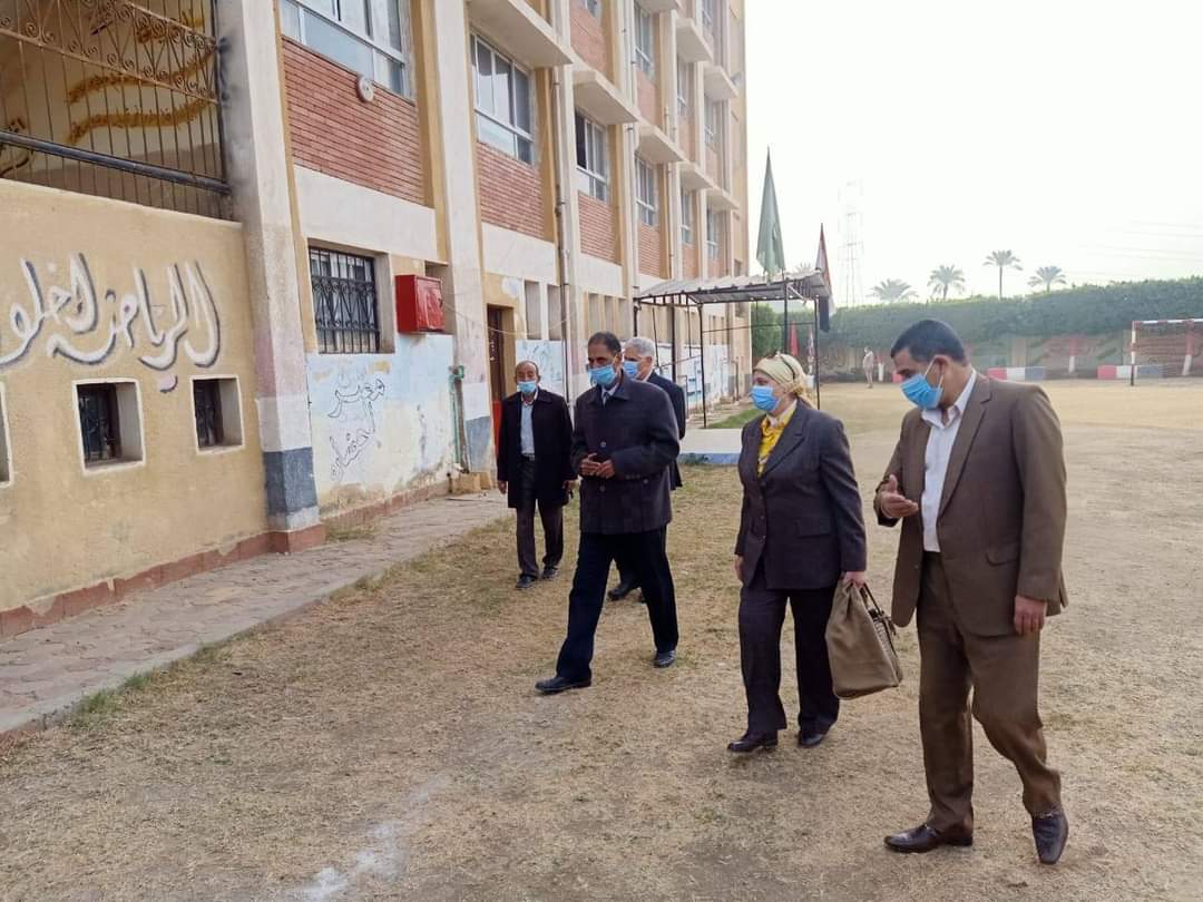 مدير ووكيل تعليم القليوبية يتابعان سير العملية التعليمية والإدارية بإدارتى طوخ وقها