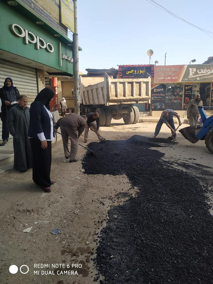 بدء اعمال الحفر الخاصة بانشاء الكوبري العلوي بقويسنا ورصف طريق وصيف ميت برة.. صــــور