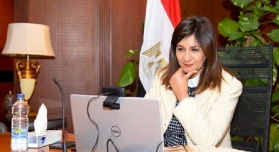 السفير نبيلة مكرم