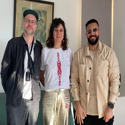 مي عودة وتوماس ومحرر الجمهورية أونلاين 